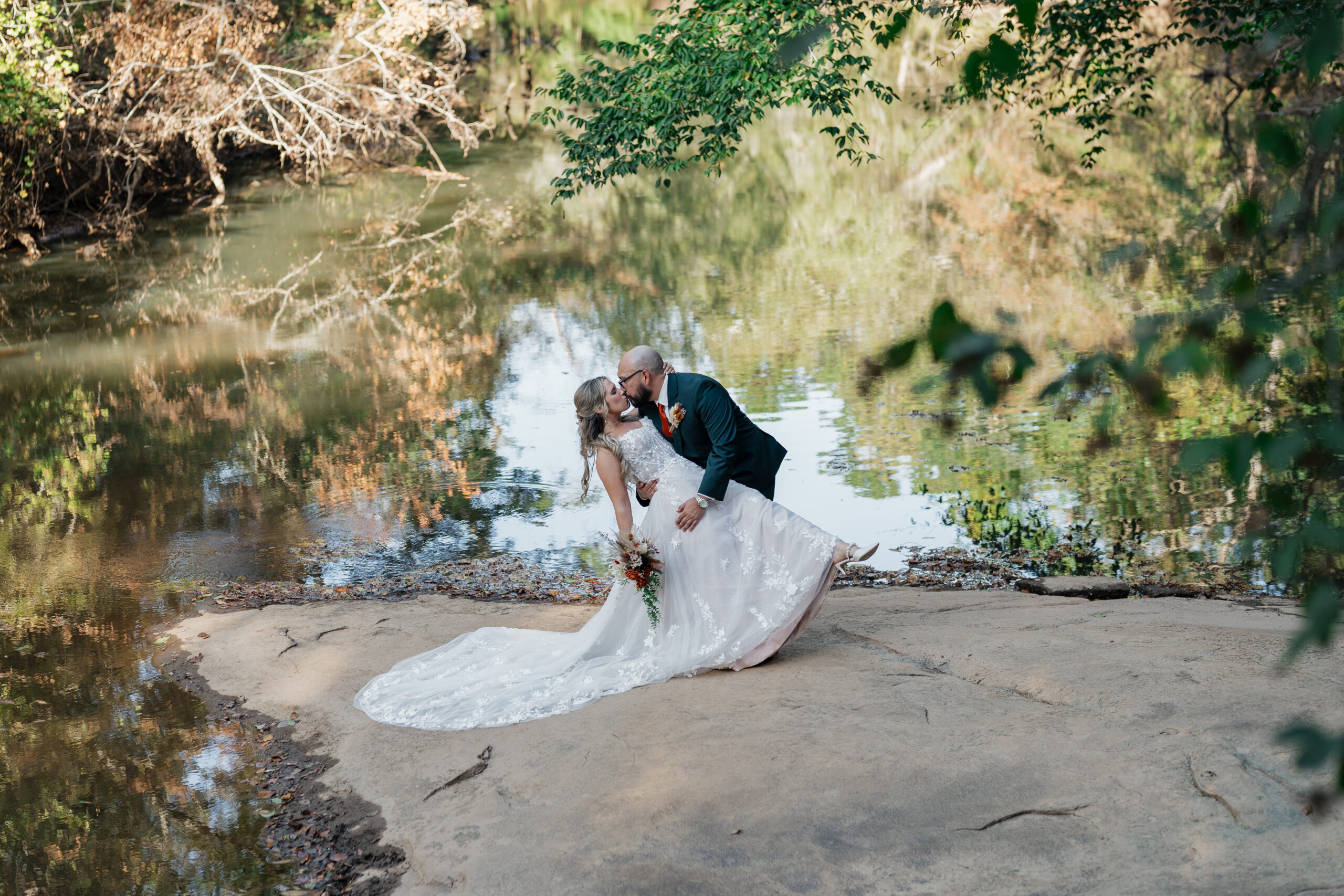 wedding photo and video at vecoma yellow river wedding venue